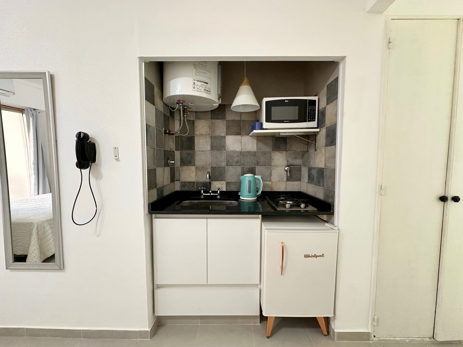 Imagen 5 de Monoambiente Temporal con Balcon, Todo Incluido, Tu Refugio Urbano en Recoleta