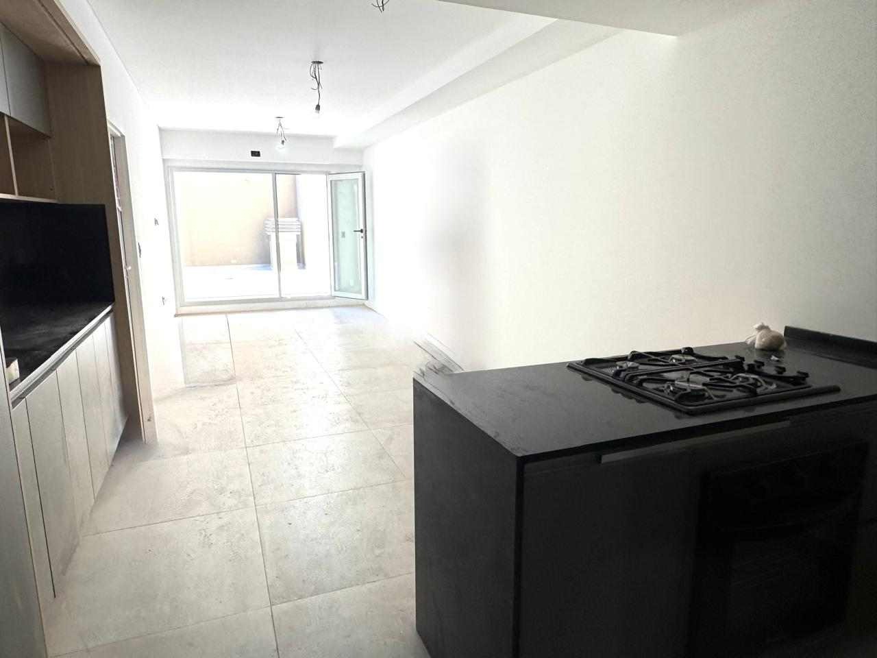Imagen 4 de 3 Ambientes, Oportunidad Única! Departamento En Planta Baja Con Patio Amplio Y Detalles Premium.