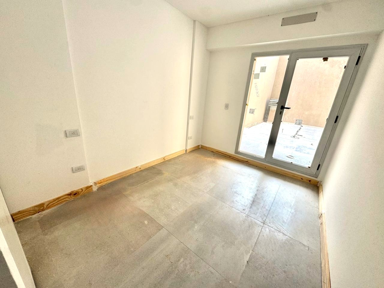 Imagen 7 de 3 Ambientes, Oportunidad Única! Departamento En Planta Baja Con Patio Amplio Y Detalles Premium.